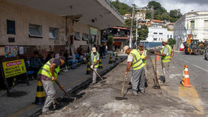 Serviços Públicos de Barra do Piraí executa operação tapa-buracos na Rodoviária Roberto Silveira