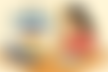 Ilustração digital colorida em estilo minimalista com traços pretos finos. Mostra uma pessoa sentada diante de um computador, observando letras coloridas flutuando ao redor, como se estivessem emitindo luz e energia. O ambiente transmite criatividade e introspecção, simbolizando a ideia de descobrir o verdadeiro significado da marca. Fundo claro, com atmosfera leve e inspiradora.