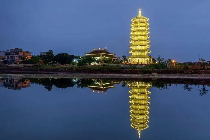 Cổng Chùa Đại Giác về đêm