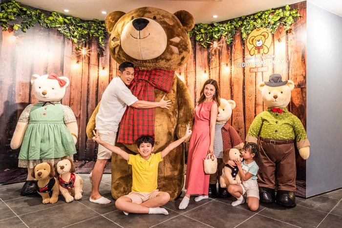 Visitors take pictures with Teddy bears in the museum