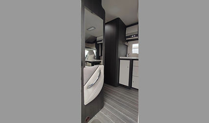 #detalle-fregadero-puerta-desde-puerta-habitaculo-adaptado_puesta.jpg
