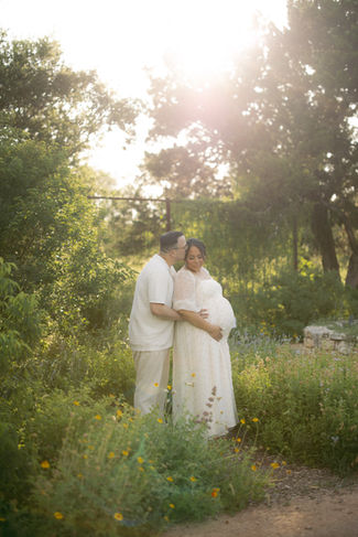 San Antonio maternity photography at Phil Hardberger Park with San Antonio maternity photographer, Lauren Kay's Photography