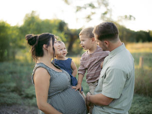 Phil Hardberger Park maternity photos in San Antonio