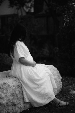 A pregnant mom in the backyard at home in San Antonio, the Texas Hill Country. This image represents San Antonio maternity photographer, Lauren Kay's Photography.