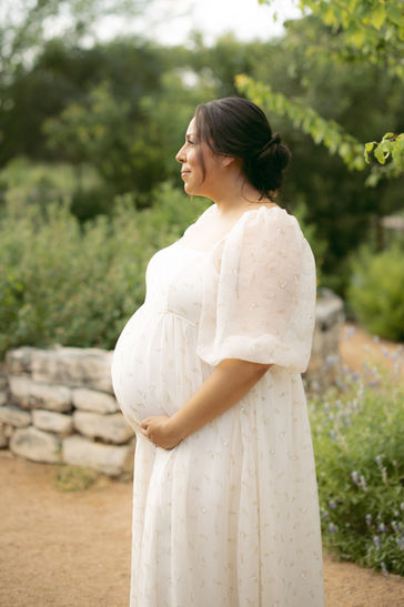 San Antonio maternity photography at Phil Hardberger Park with San Antonio maternity photographer, Lauren Kay's Photography