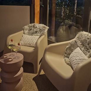 Veranda zitje 's avonds.png