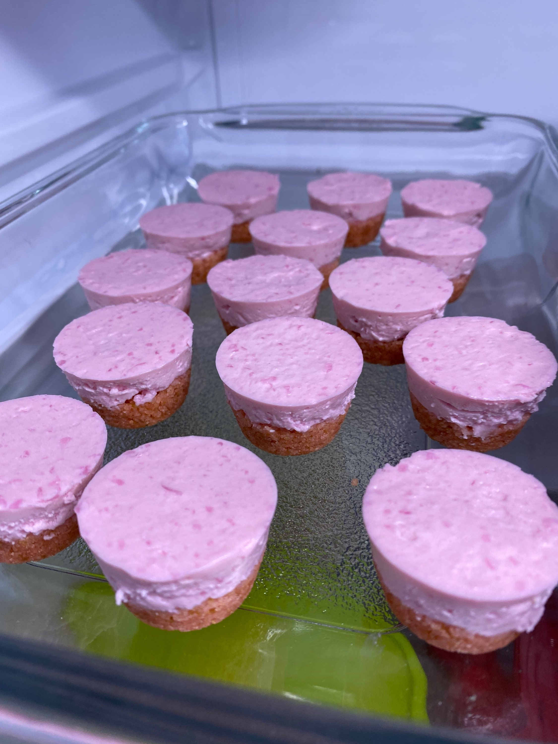 Strawberry cheesecake bites (48 pieces)