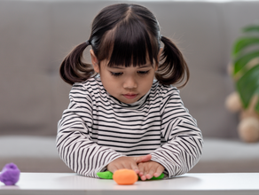 Pâte à modeler et apprentissage de l'écriture