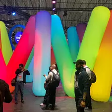 Stands TESLA et FEUILLE BLANCHE sur Vivatech 2025