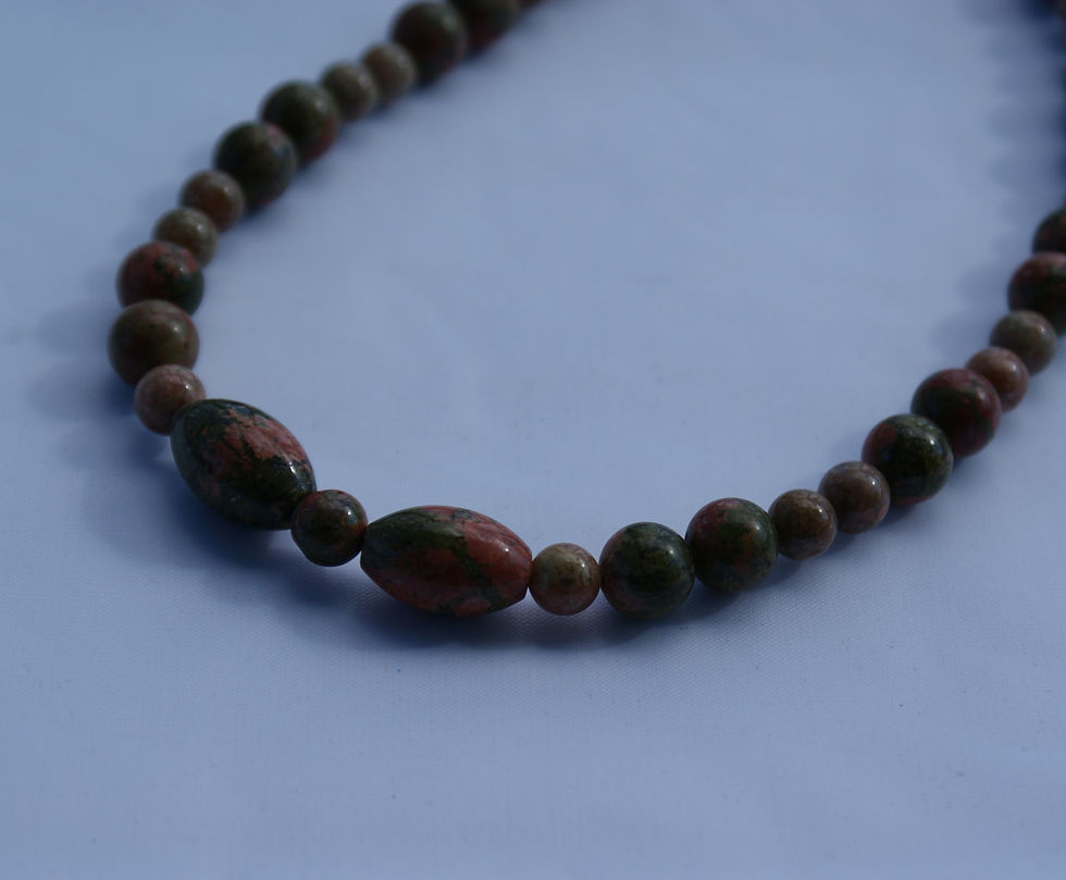 Miniaturbild: Halskette-aus-Unakit-von-Mayd-in-Germany-Edelsteinschmuck