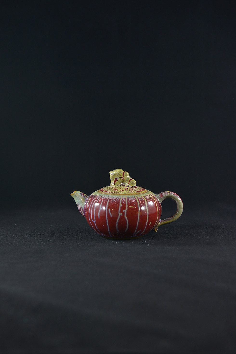 縮圖：Jun Porcelain Teapot from Song Dynasty Royal Kiln -"Pot of Ruyi", Red