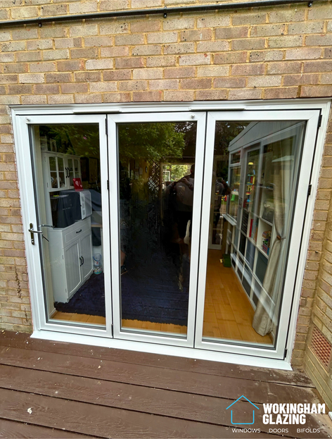 Smarts Visofold 1000 aluminium bifolding doors in white, installed in Basingstoke