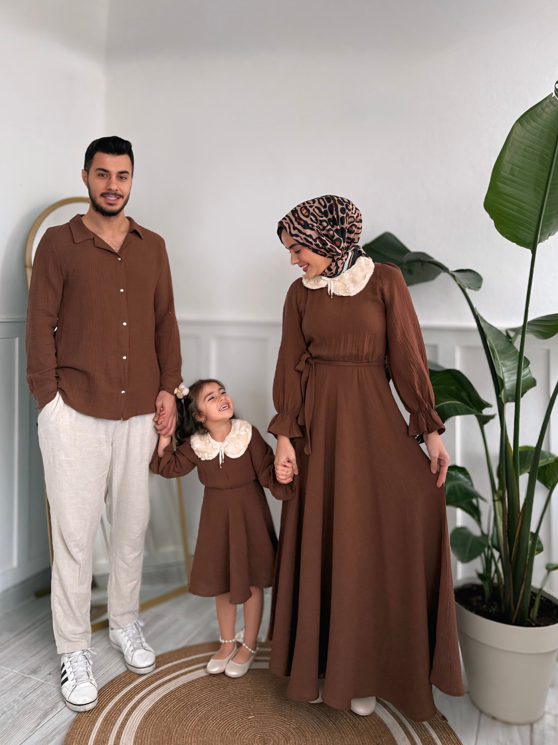 Kahverengi Anne Kız Elbise ve Erkek Gömlek