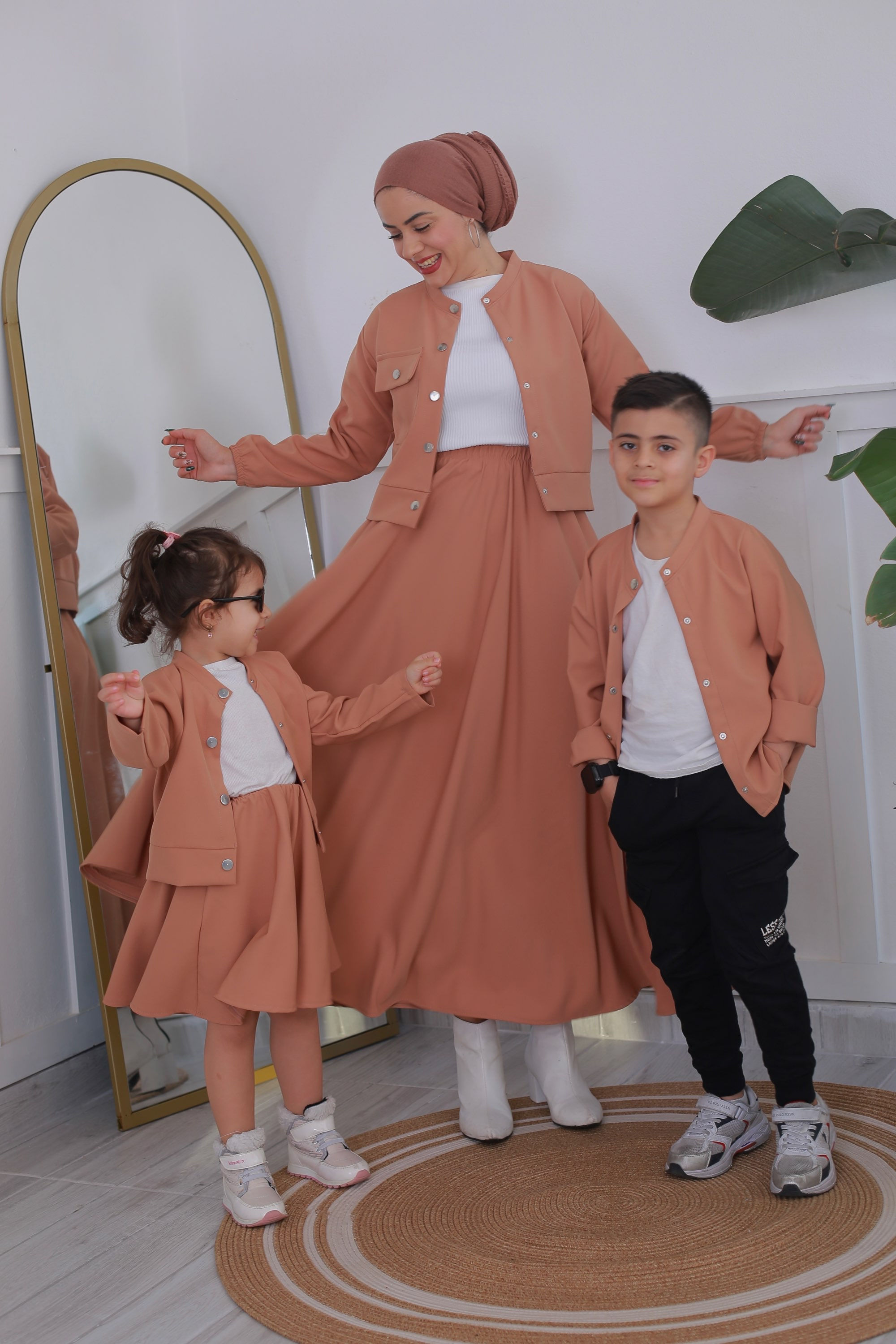 Anne kız etek ceket takım ve çocuk gömlek