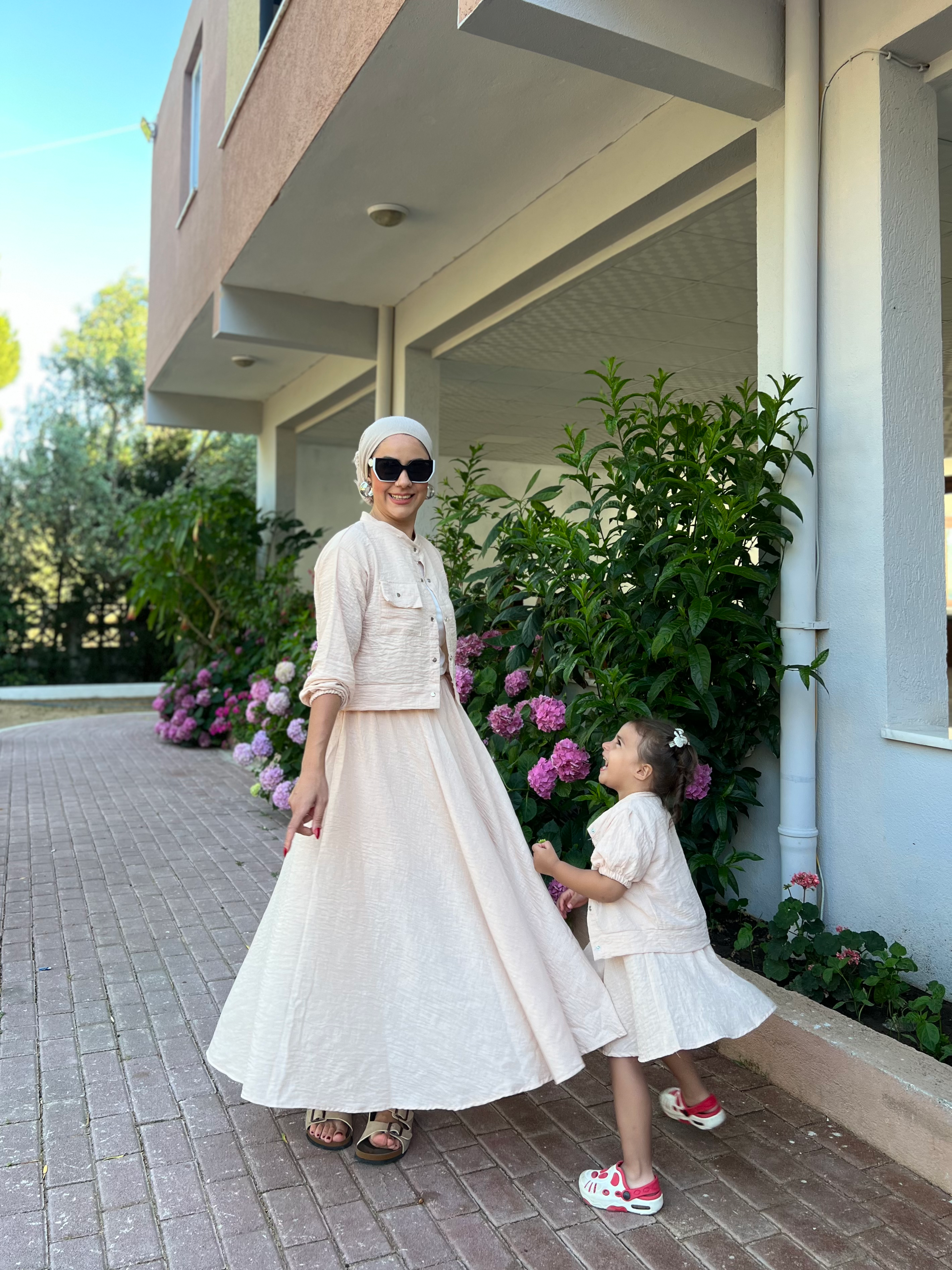 Anne Kız Bej Keten Etekli Takım