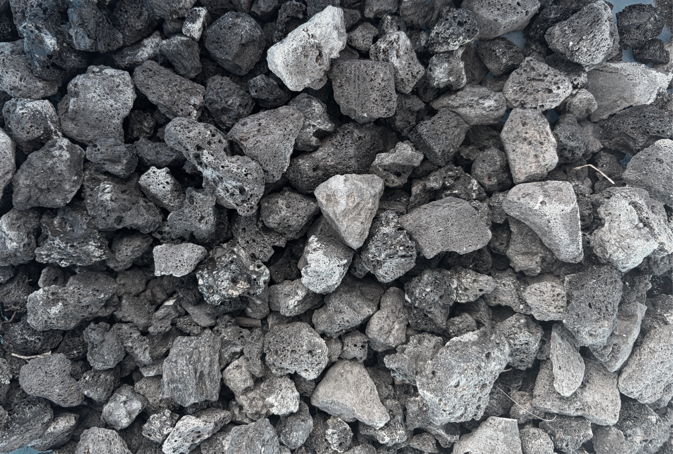 Black Lava Rock (3/4-1”)
