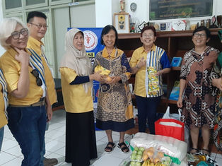 RC Yogyakarta Tamansari berbagi kebahagiaan di rumah singgah Yayasan Kanker Indonesia
