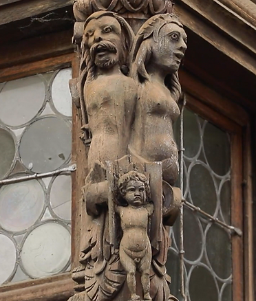 Détail du poteau cornier de l'oriel de la maison Katz à Saverne