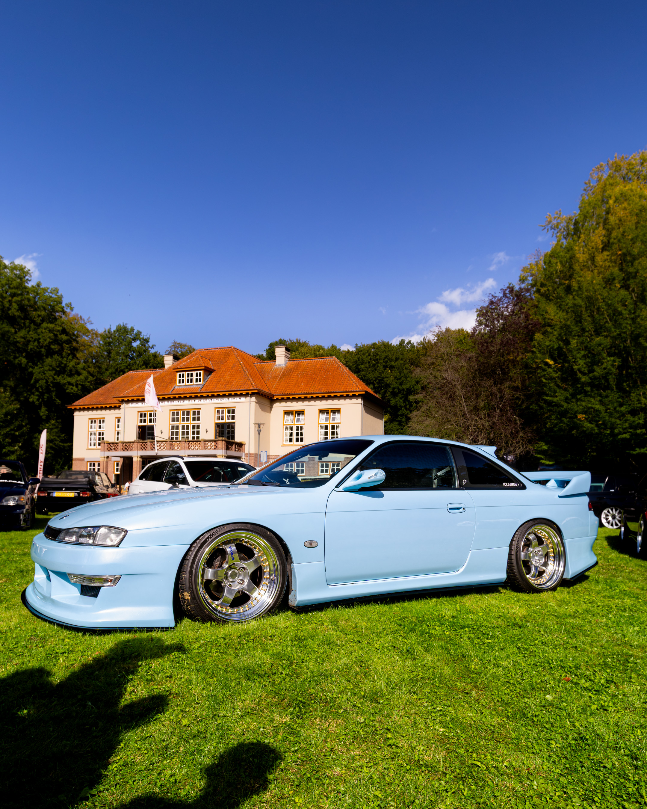 Pale-blue Nissan on the lawn at The Heritage by Envy-US 2026, Veenhuizen