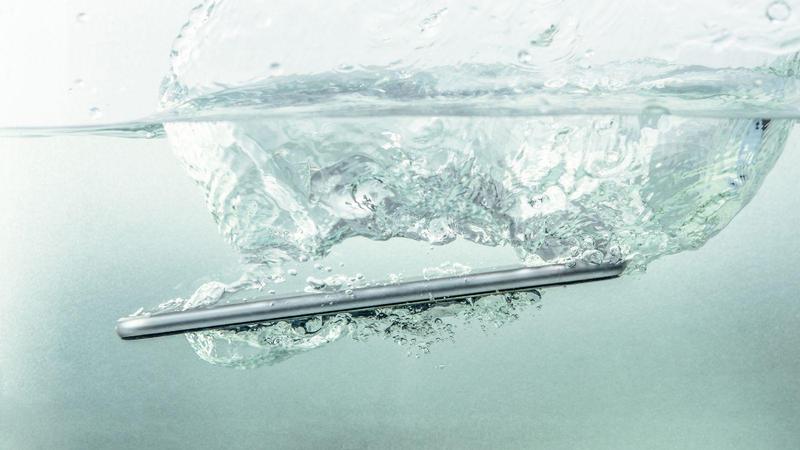 Smartphone Tombe Dans L Eau Desoxydation Iphone Macbook Bruxelles