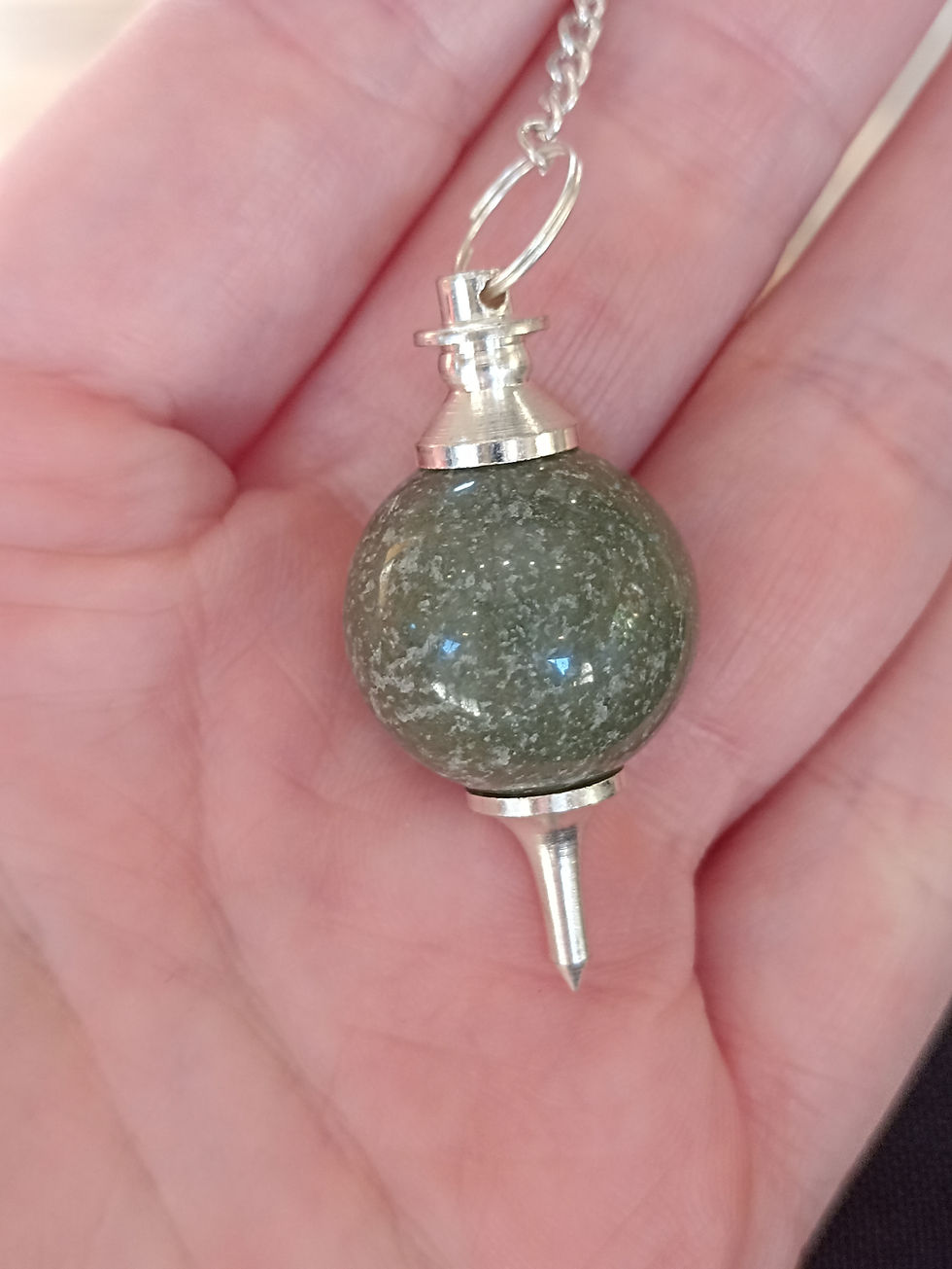 Miniature : Pendule sphère en aventurine verte 
