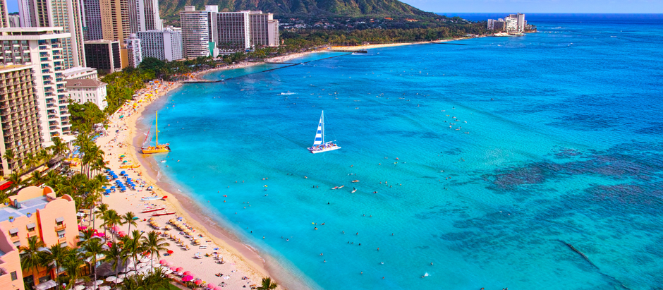 Oahu Escape: Thrill or Tranquility? Waikiki vs. Ko Olina