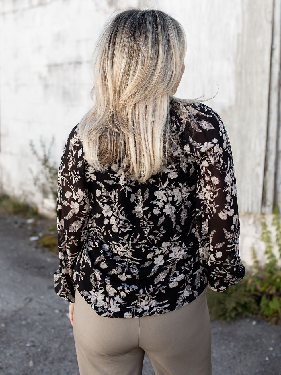 Thumbnail: black blouse back view