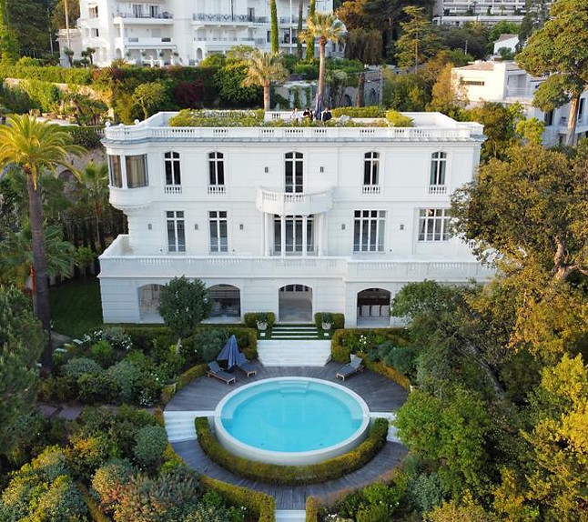 Production et stylisme du défilé Oniriq à la Villa Forbes pendant le Festival de Cannes
