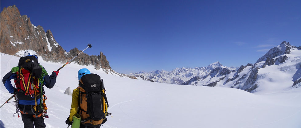 Panorama De saleine - THE plateau au fond et GD Combin.JPG