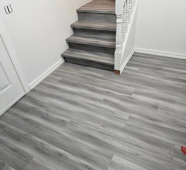 staris and grey flooring .JPG