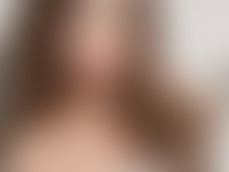 professional therapist Daphne from Vietnam