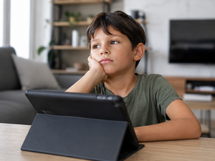 🔄 Pourquoi les applis ne remplaceront jamais un vrai cours d'anglais pour votre enfant 