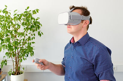 vr-3411378_1920.jpg