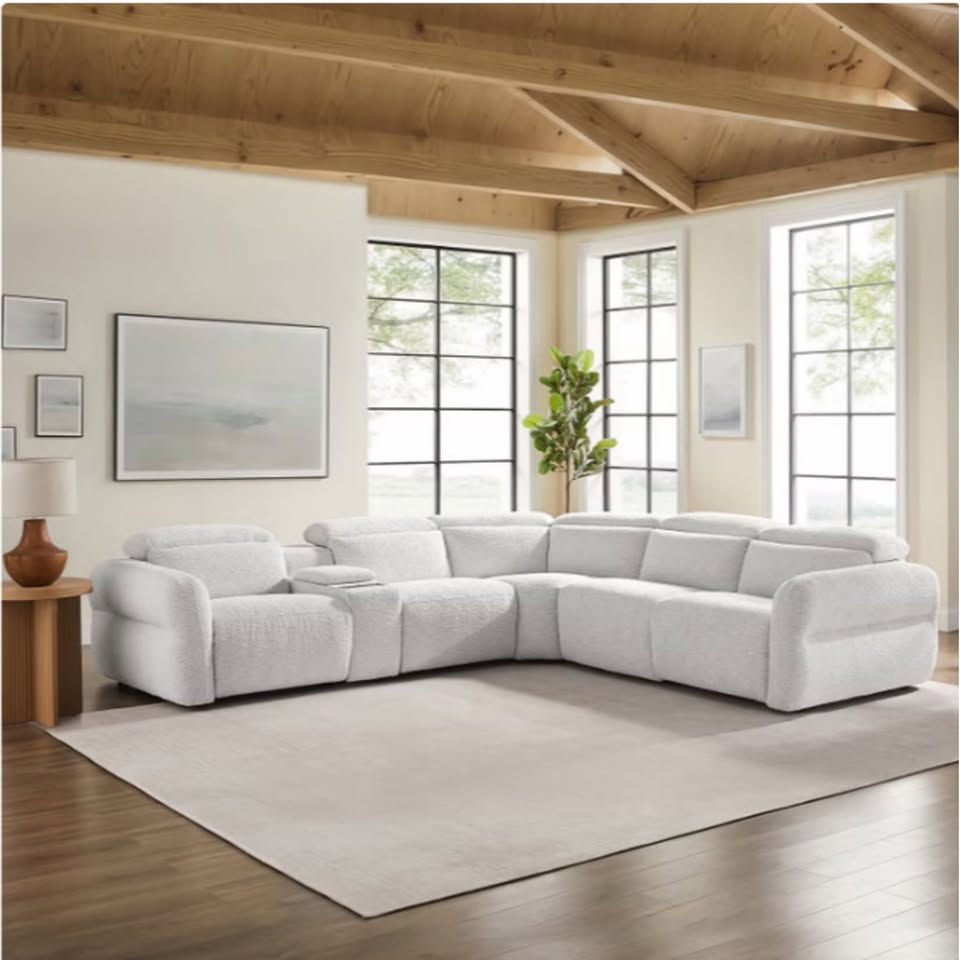 Brand new condition! Beautiful Pwr Reclining Sectional