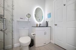 Unit 1 Bath2 - 495A0185 (1)