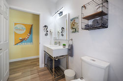 Unit 2 Bath1 - 495A0386 (1)