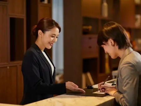 ホテルの人手不足はなぜ起きる?原因と対策、解決できるシステムまで解説