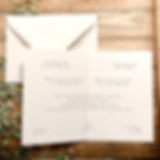 vista frontal de invitación de boda díptico classic con sobre