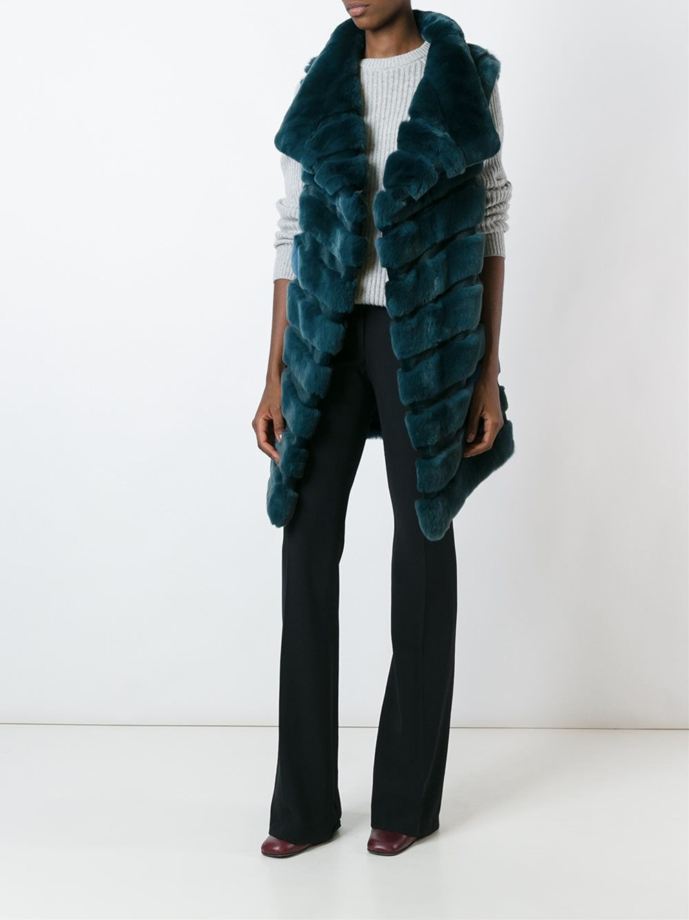 Жилет из меха кролика