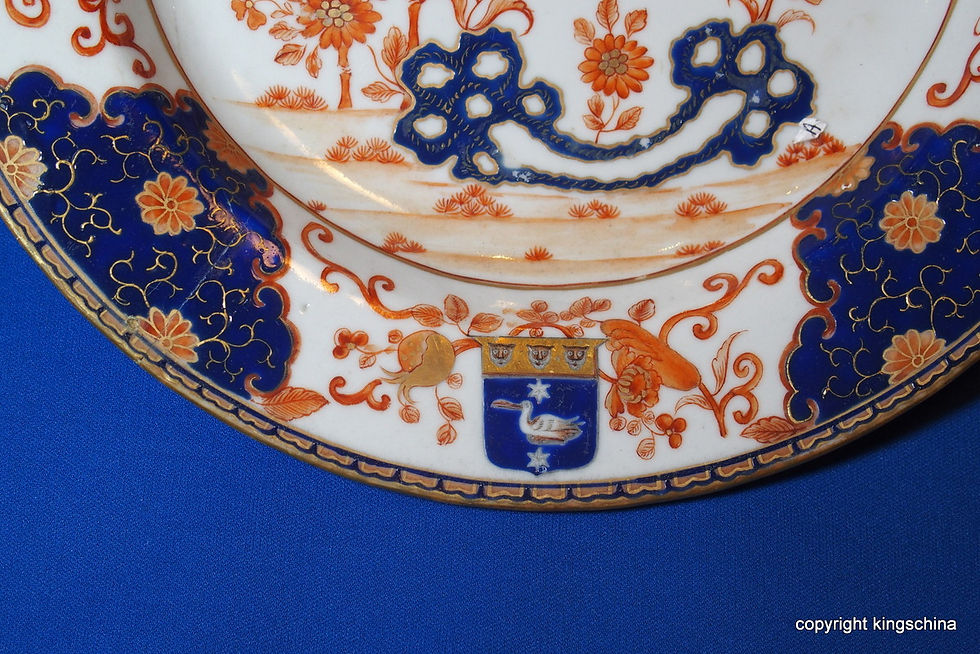 Miniaturbild: Chinesische Wappenteller Imari CAPTAIN TIMINS Circa 1804 Jiaqing