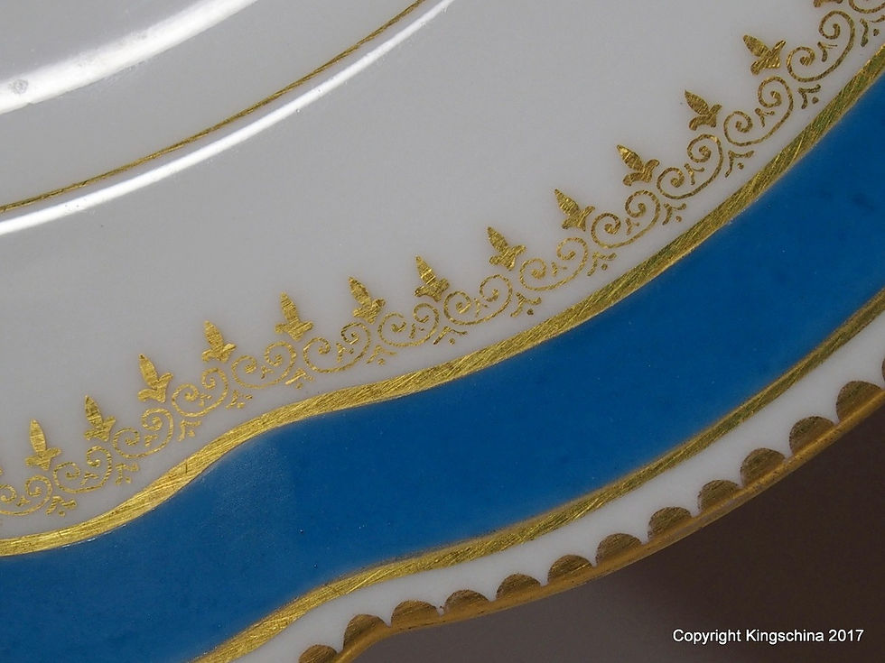 Miniaturbild: PARIS Armorial PORCELAIN Plates BARON GIRAUD DE FOREZ Savoie CHATEAU MINJOUD