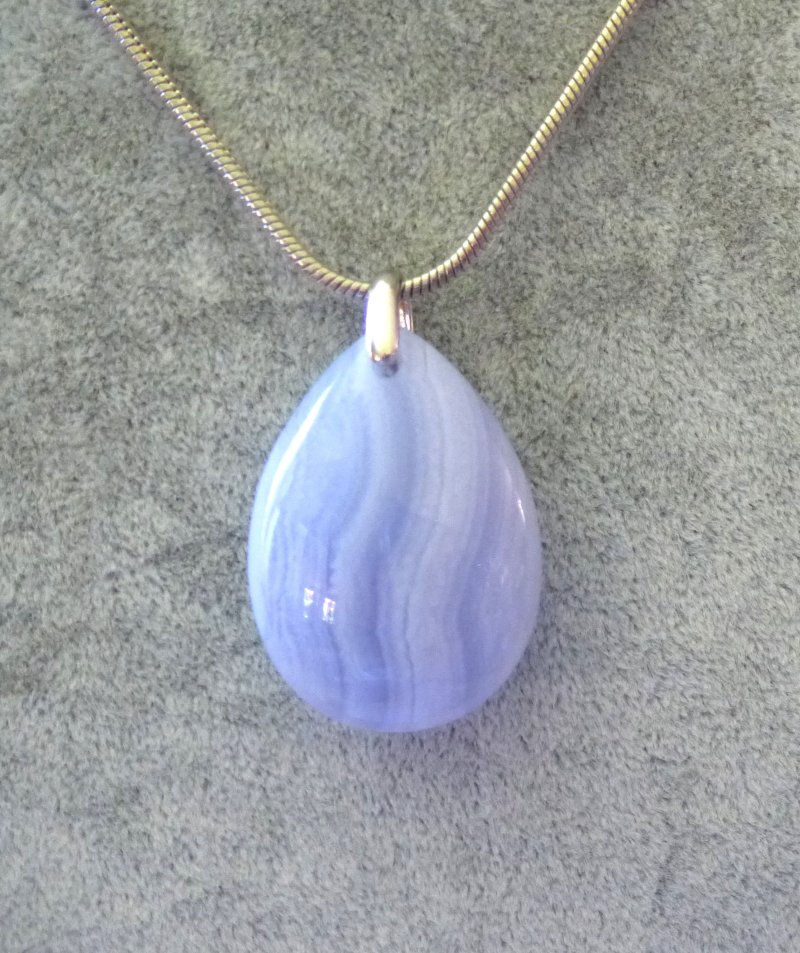 Pendentif Calcédoine P.524