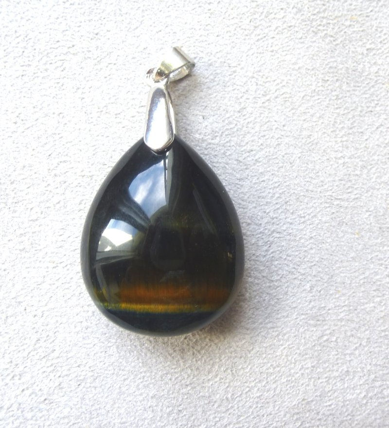 Pendentif Oeil-de-Faucon P.2134