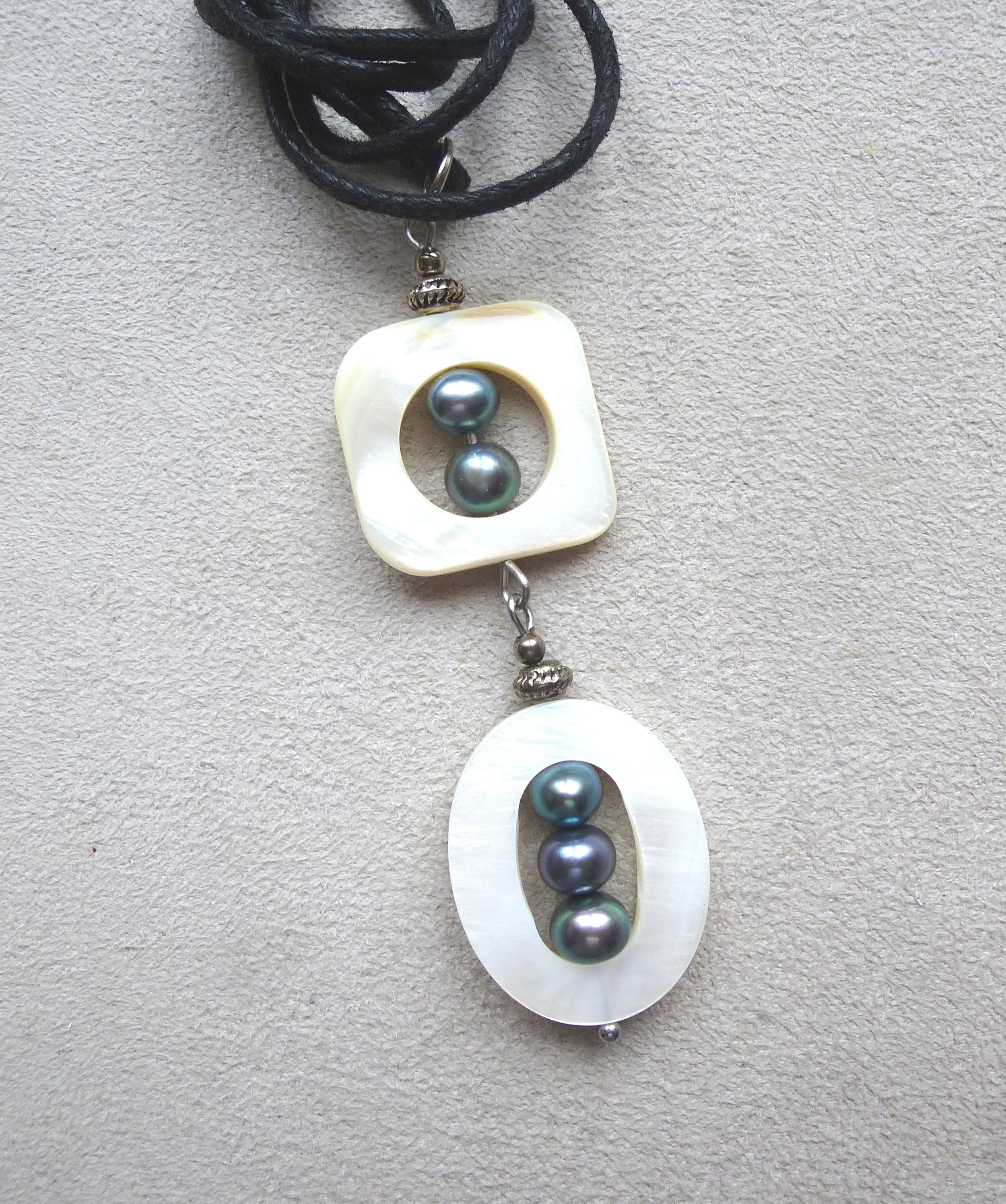 Pendentif Nacre et Perles P.1342