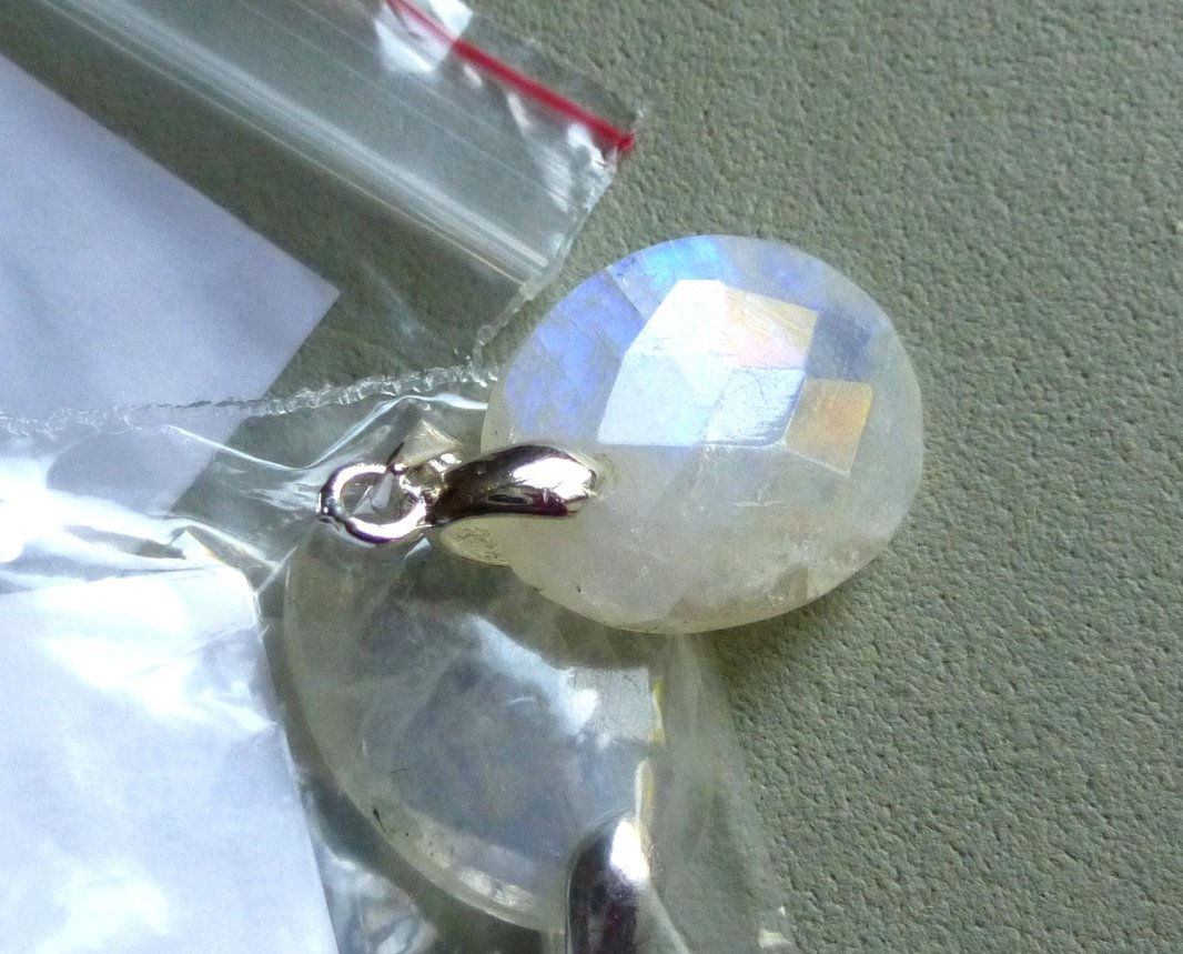 Pendentif Pierre de Lune P.1156.f