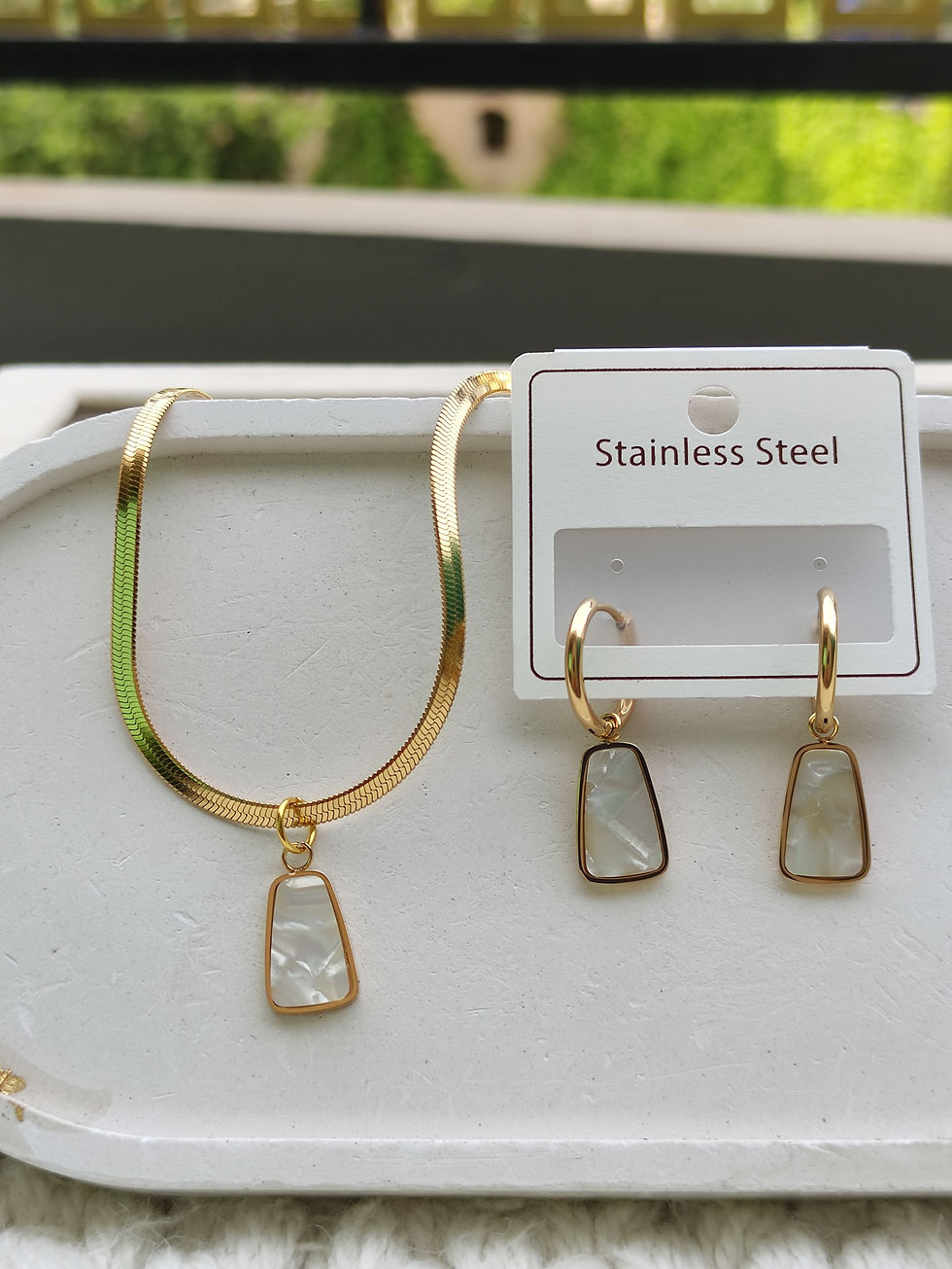 White Set: Elegant look with an iridescent shell or mother-of-pearl style drop.