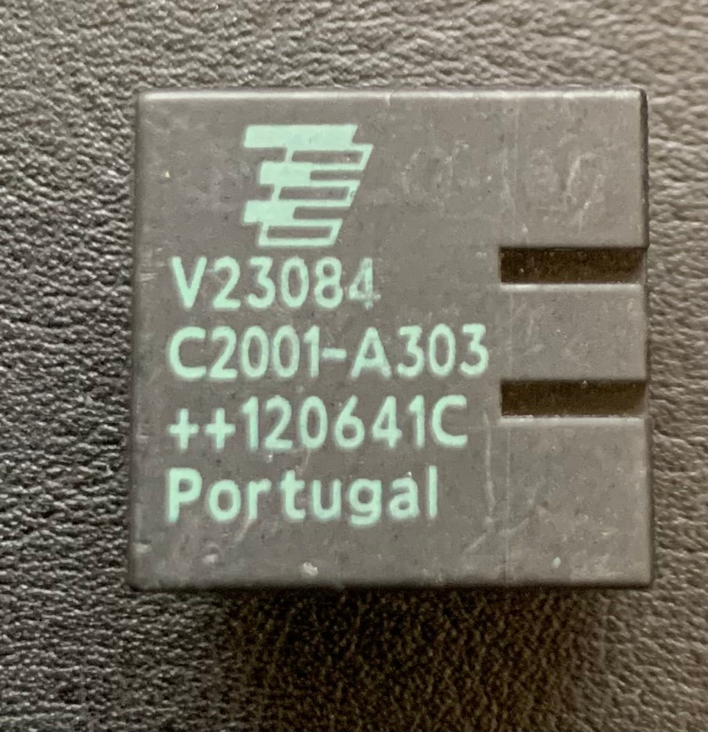 Relais V23084-C2001-A303