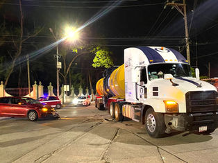EDICIÓN 2466, DESPISTADA CAFRE PROVOCÓ “BESO CHOCANTE” CON UN TRACTOCAMIÓN