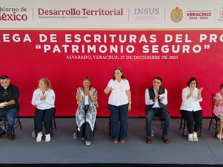 Entrega Rocío Nahle 336 escrituras del programa Patrimonio Seguro en Alvarado