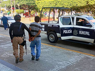 EDICIÓN 2445, UN RATERO AGREDIÓ CON ARMA BLANCA A UN CUICO.